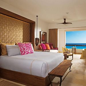 Club Oceanfront Junior Suite